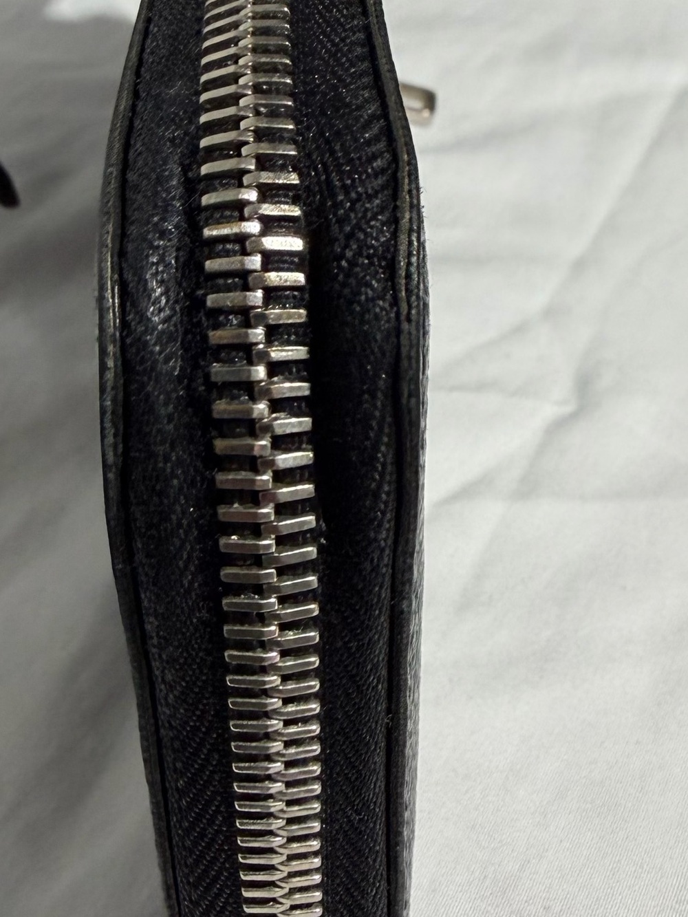 Louis Vuitton authentic Damier Graphite Zippy wallet. - Picture 5 of 5